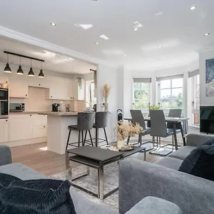 https://luxury-2-bed-flat-newly-renovated-with-free-parking.edinburghhotelsuk.org