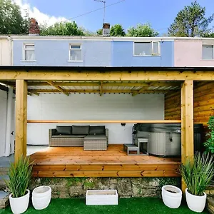 The Smugglers Hideout - Sleeps 4 - With Hot Tub Holiday home