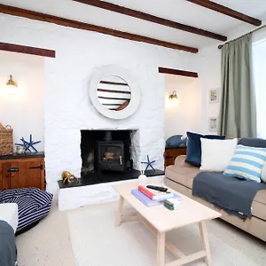 Little Gem In The Mumbles! Fishermans With Log Burner, Dog Friendly And Welcome Breakfast Hamper! Holiday home